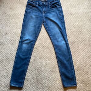 Express. Jeans. Size 6. Legging. Mid Rise. Very good condition.